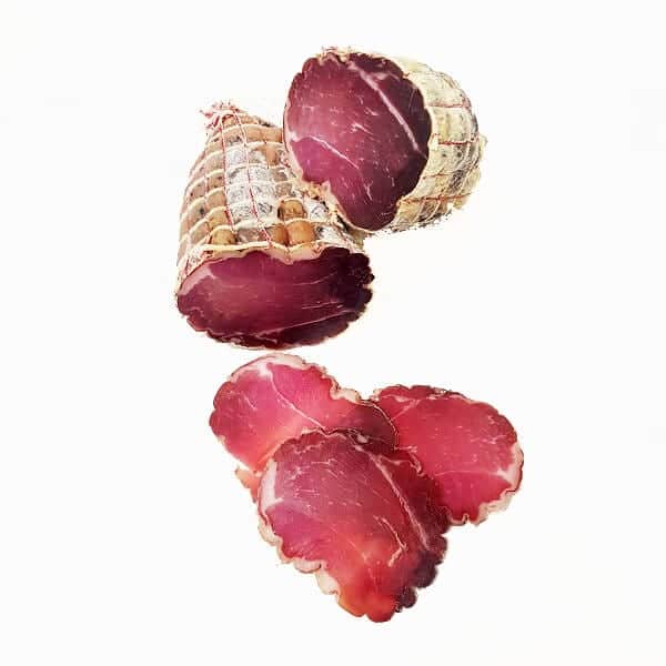talian cured meat – Prosciutto FLAKE The raw material used is made of pig meat from our farm or from Italian farms.