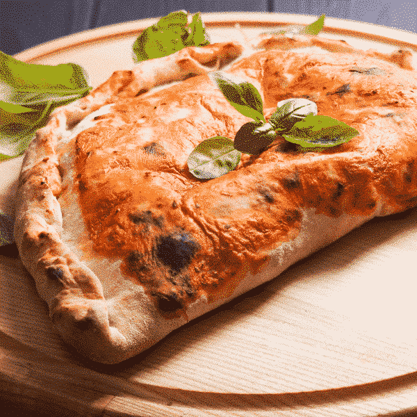 Italian dinner - CALZONE BOX Treat yourself to an Italian dinner thanks to our tasting boxes. Choose your typical dish of beautiful Italy and have fun cooking. Inside you will find some 100% Italian